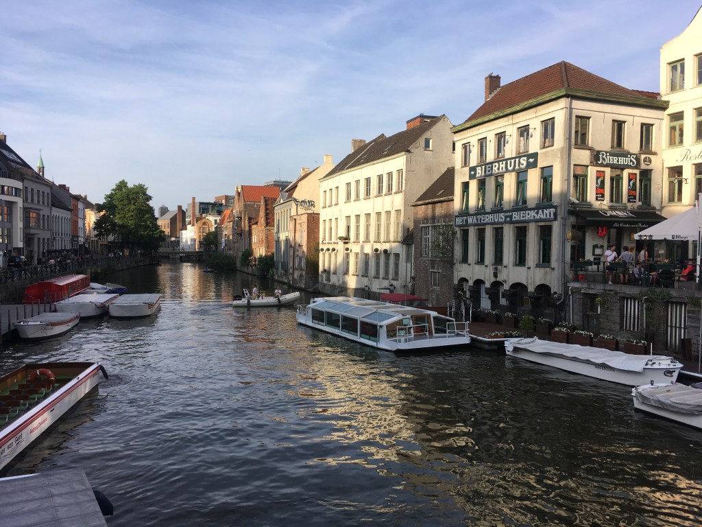 Useful Applications To Enjoy While&nbsp;Traveling