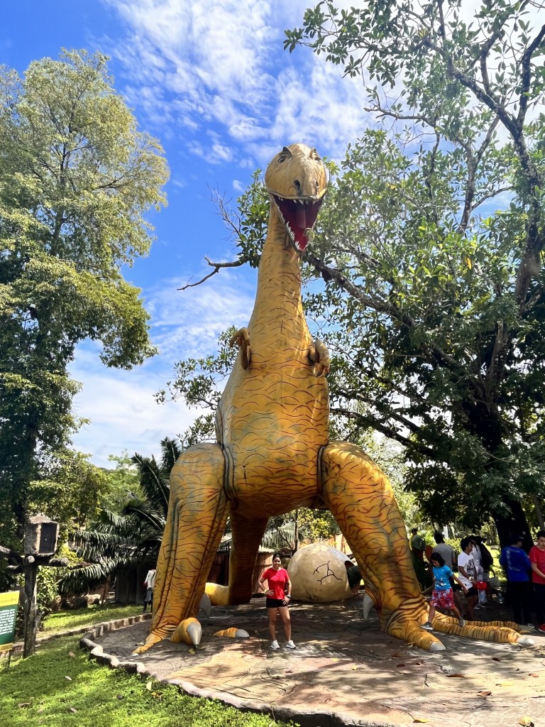 Large dinosaur 